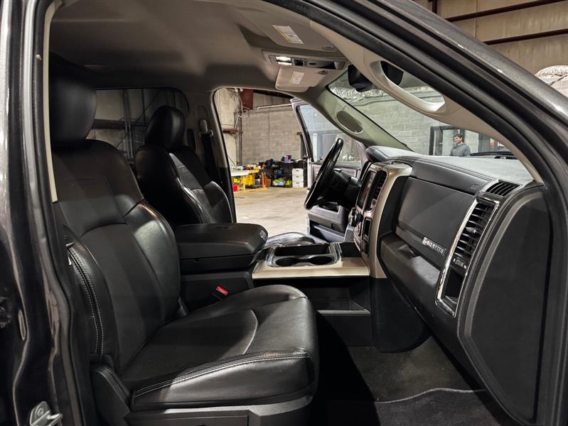 RAM 1500 Laramie Crew Cab SWB 4WD 2016