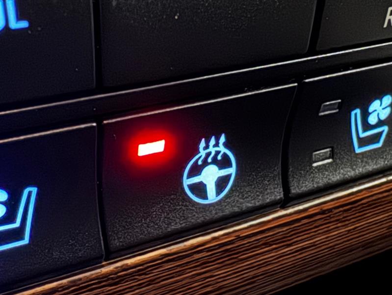 RAM 1500 Laramie Crew Cab SWB 4WD 2016