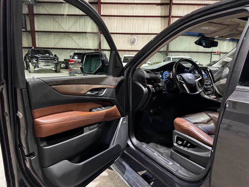 Cadillac Escalade ESV Premium 4WD 2016