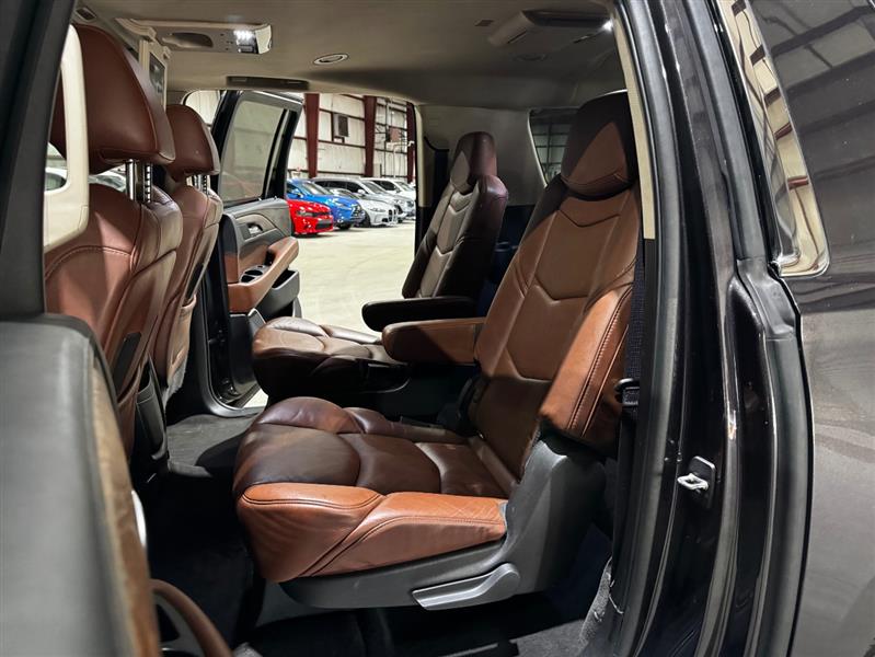 Cadillac Escalade ESV Premium 4WD 2016