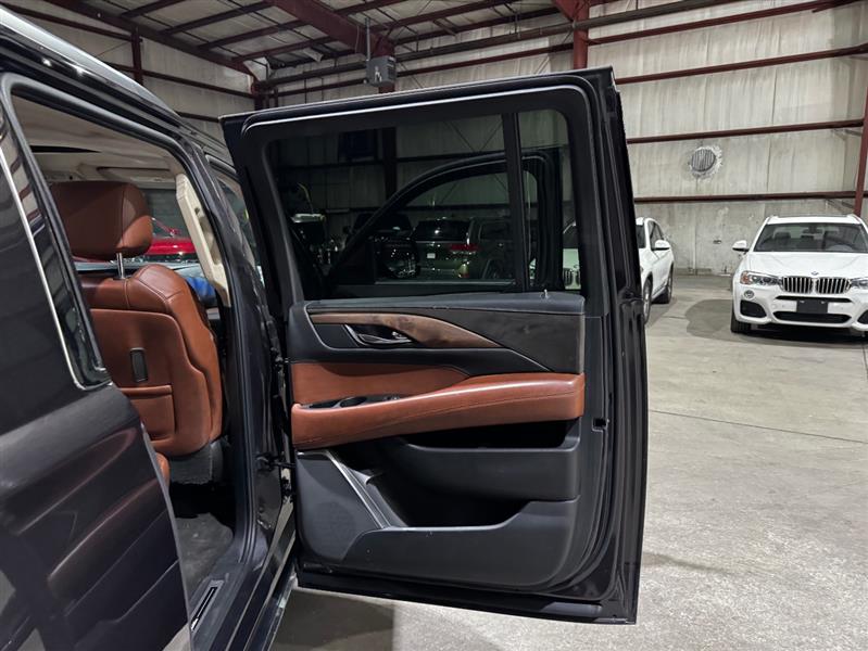 Cadillac Escalade ESV Premium 4WD 2016