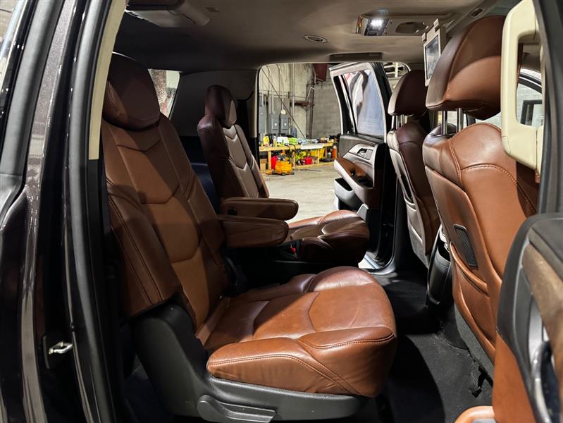 Cadillac Escalade ESV Premium 4WD 2016