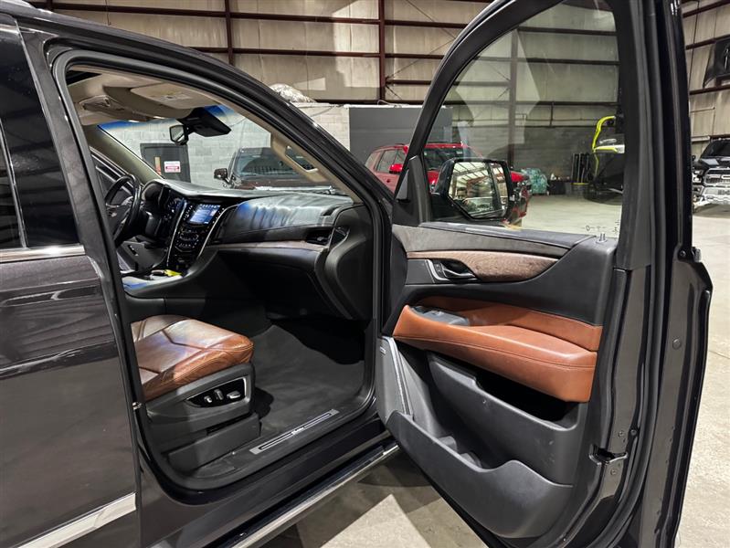 Cadillac Escalade ESV Premium 4WD 2016