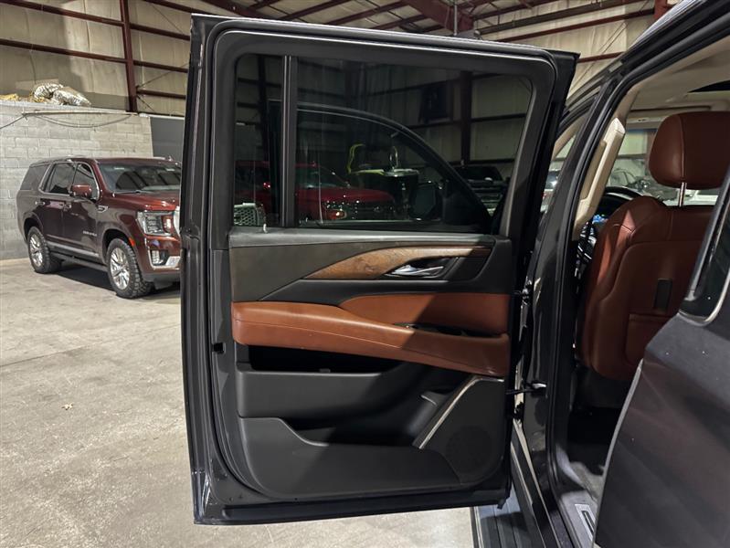 Cadillac Escalade ESV Premium 4WD 2016