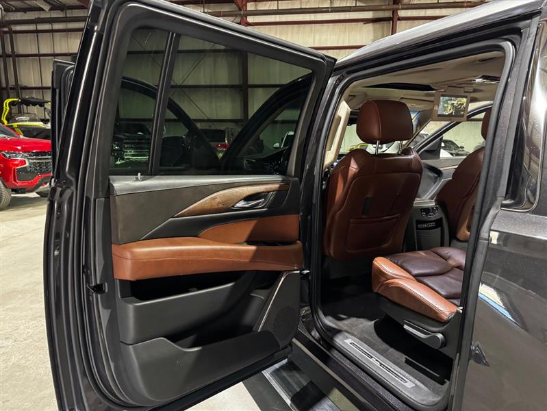 Cadillac Escalade ESV Premium 4WD 2016