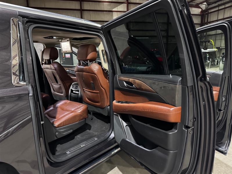 Cadillac Escalade ESV Premium 4WD 2016