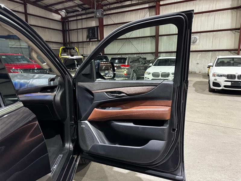 Cadillac Escalade ESV Premium 4WD 2016