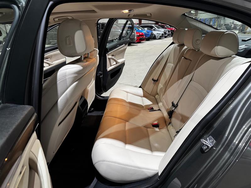 BMW 5-Series 528i 2014