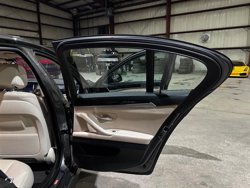 BMW 5-Series 528i 2014