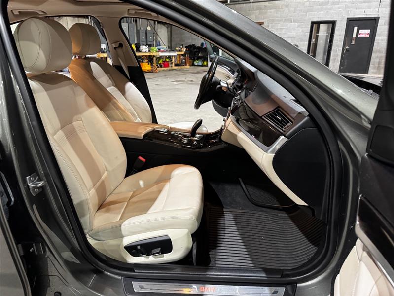 BMW 5-Series 528i 2014