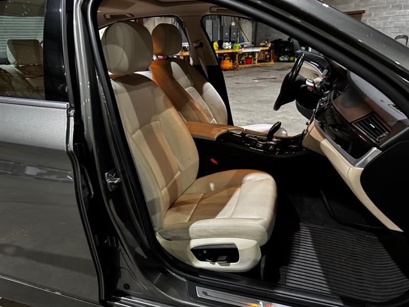 BMW 5-Series 528i 2014