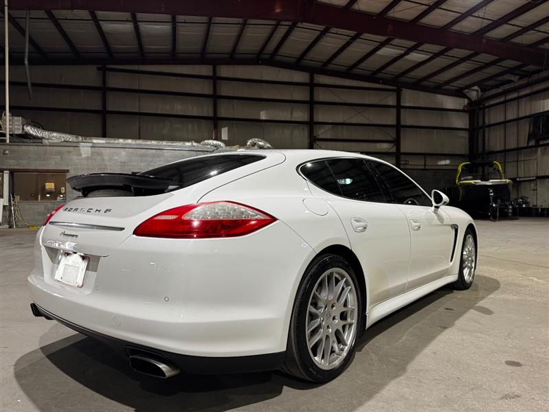 Porsche Panamera 4 2012