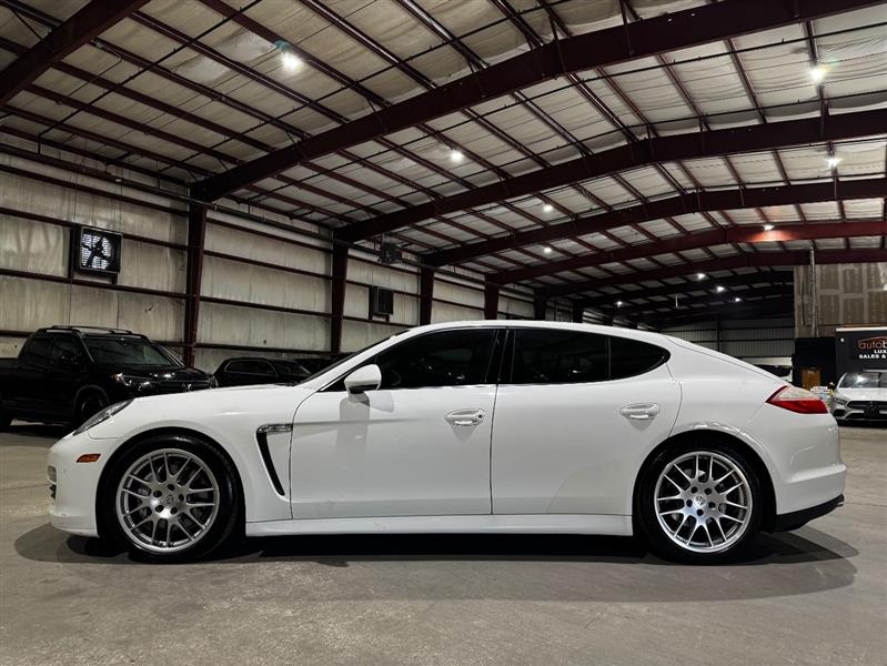 Porsche Panamera 4 2012