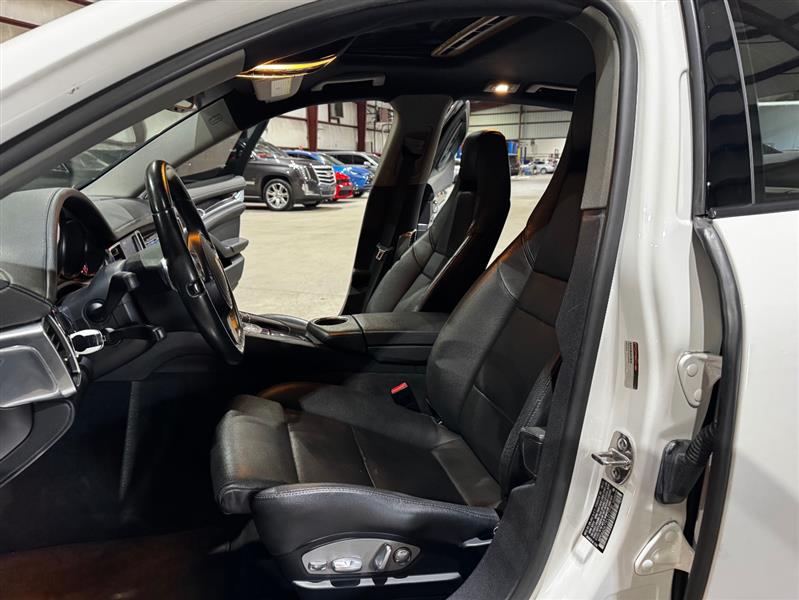 Porsche Panamera 4 2012