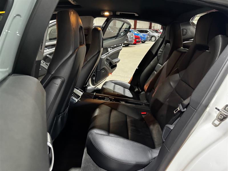 Porsche Panamera 4 2012