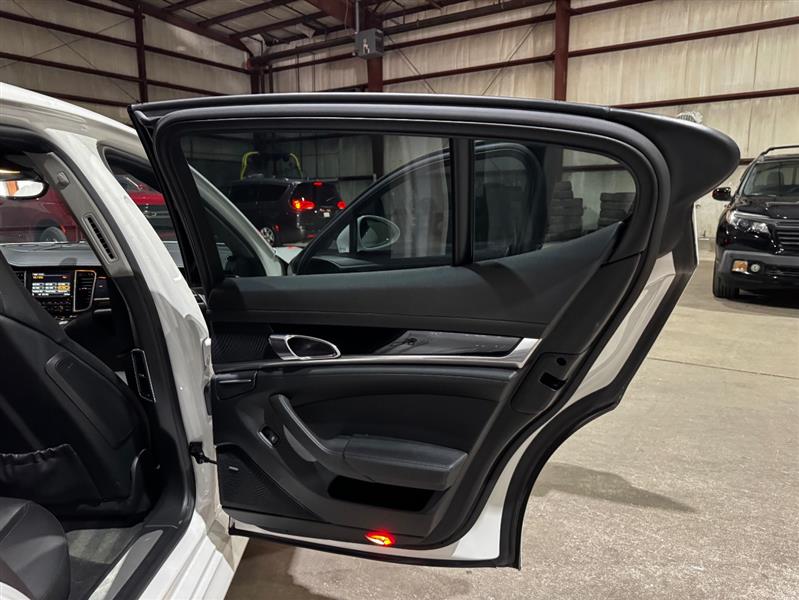 Porsche Panamera 4 2012