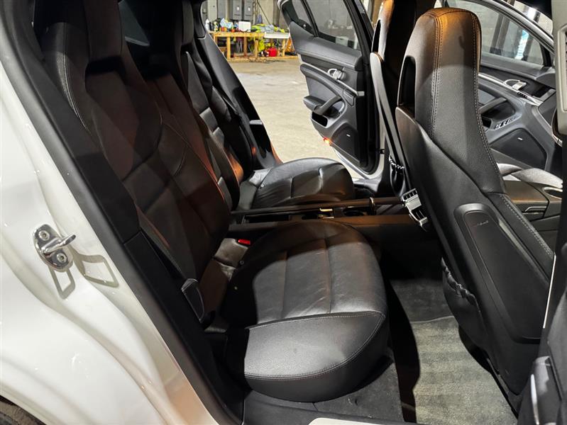 Porsche Panamera 4 2012