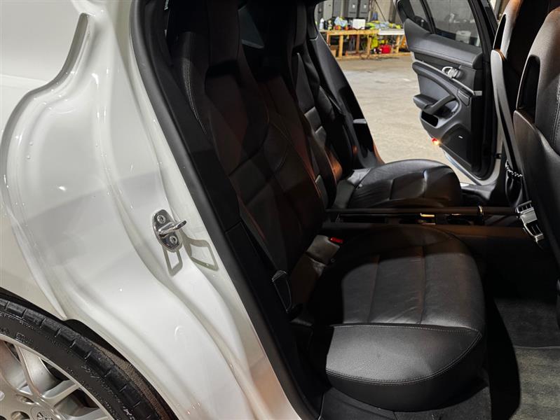 Porsche Panamera 4 2012