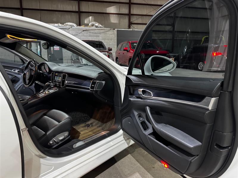 Porsche Panamera 4 2012