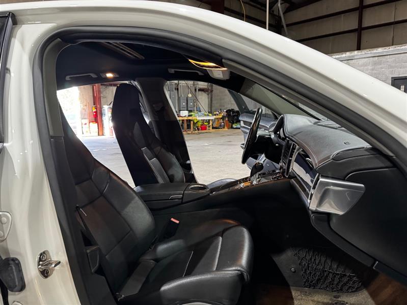 Porsche Panamera 4 2012