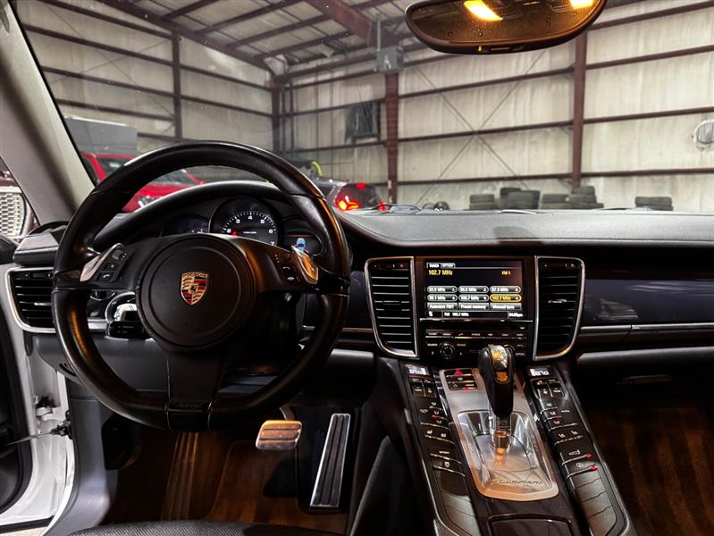 Porsche Panamera 4 2012