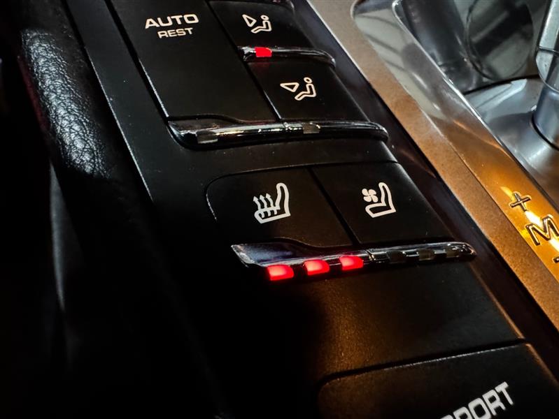 Porsche Panamera 4 2012