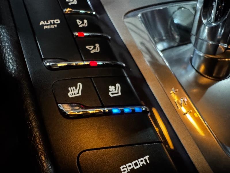 Porsche Panamera 4 2012