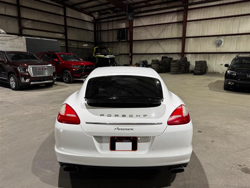 Porsche Panamera 4 2012