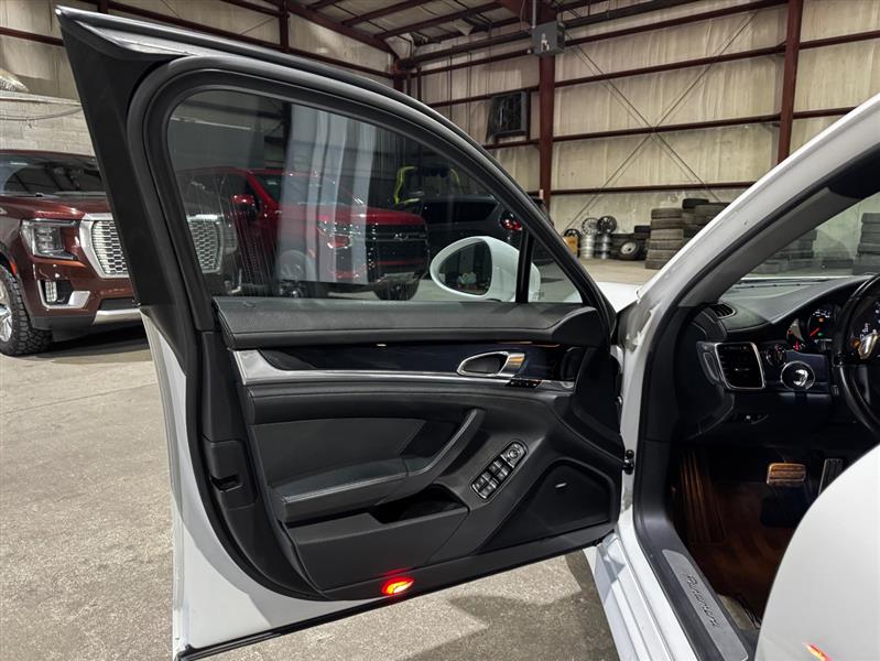 Porsche Panamera 4 2012