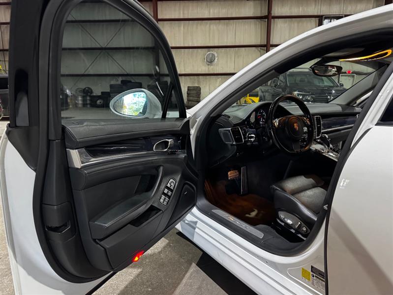 Porsche Panamera 4 2012