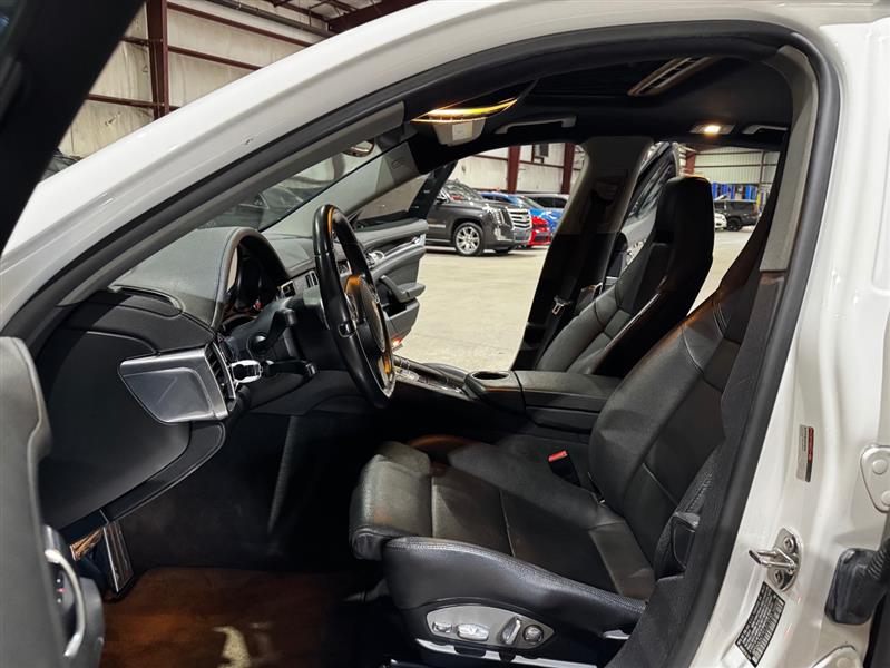 Porsche Panamera 4 2012