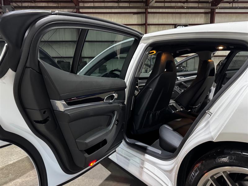 Porsche Panamera 4 2012