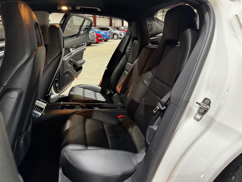 Porsche Panamera 4 2012