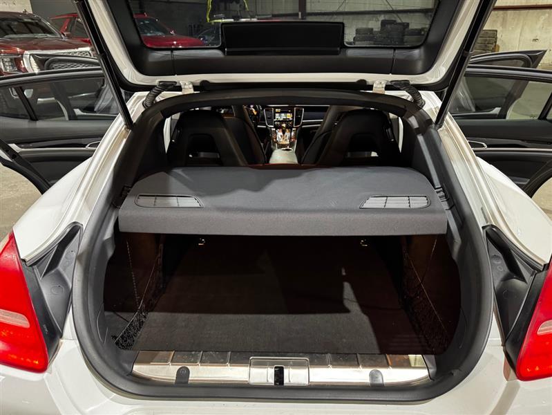 Porsche Panamera 4 2012