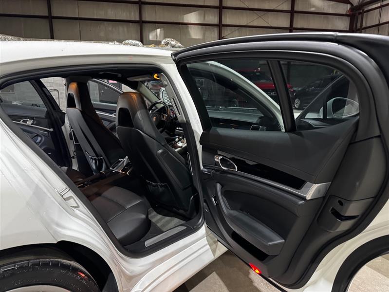 Porsche Panamera 4 2012