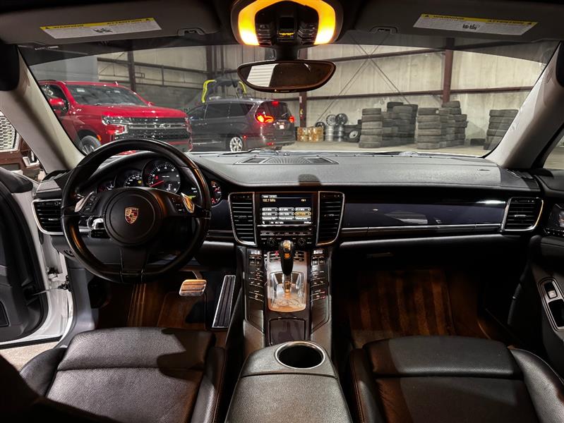 Porsche Panamera 4 2012