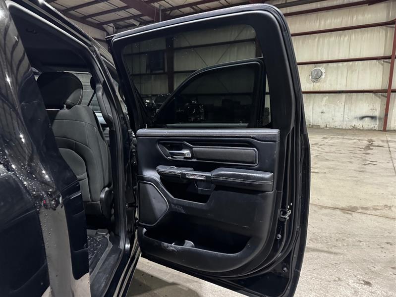 RAM 1500 Big Horn Crew Cab SWB 4WD 2020