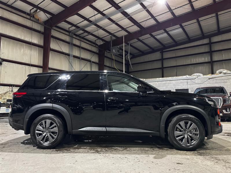 Nissan Pathfinder S 2024