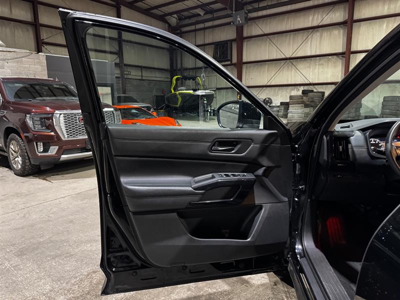 Nissan Pathfinder S 2024