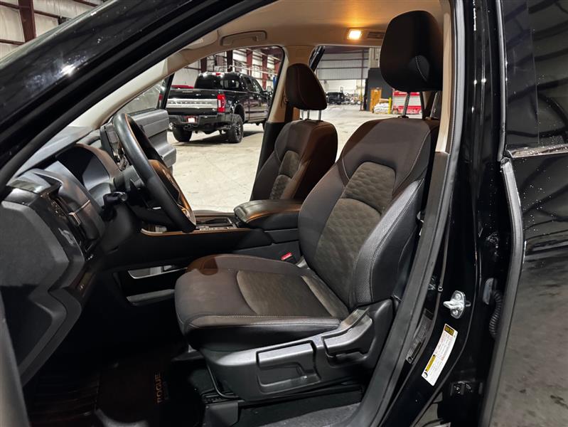 Nissan Pathfinder S 2024