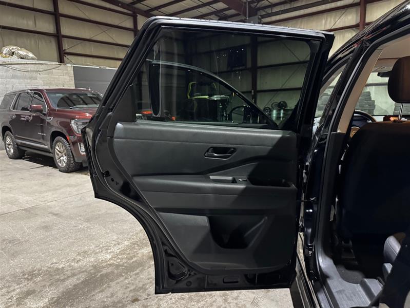 Nissan Pathfinder S 2024