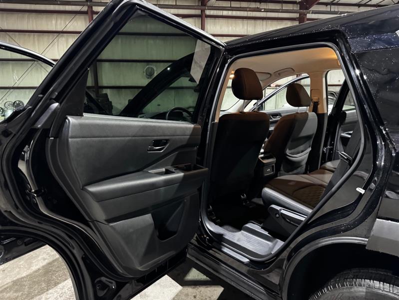 Nissan Pathfinder S 2024