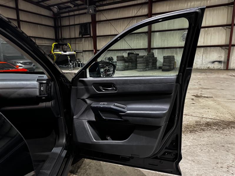 Nissan Pathfinder S 2024