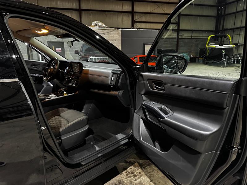 Nissan Pathfinder S 2024