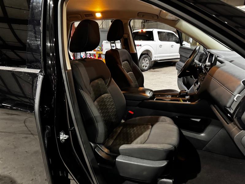 Nissan Pathfinder S 2024