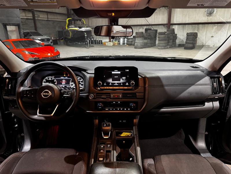 Nissan Pathfinder S 2024