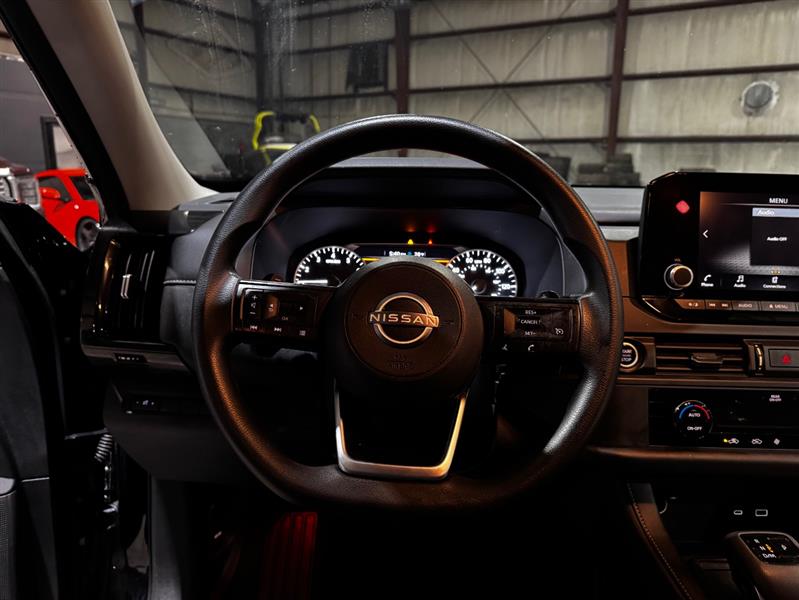 Nissan Pathfinder S 2024