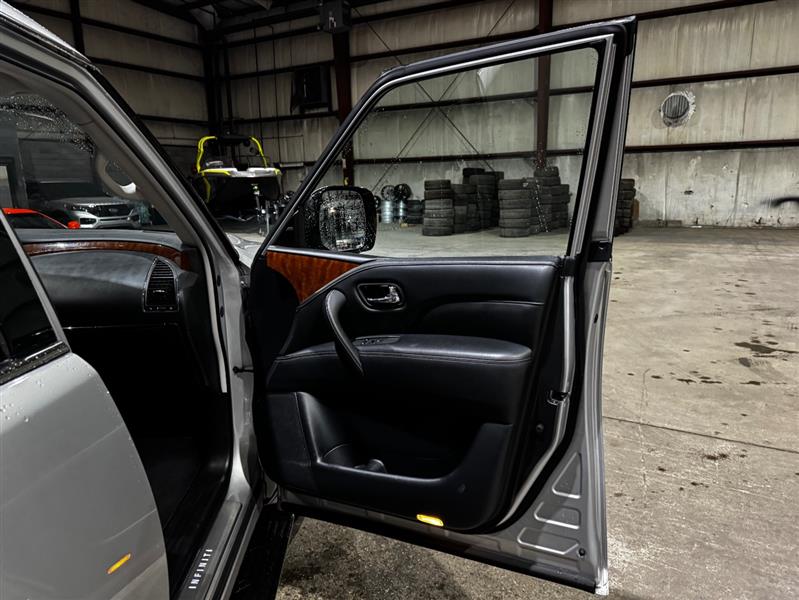 Infiniti QX80 LUXE 2019