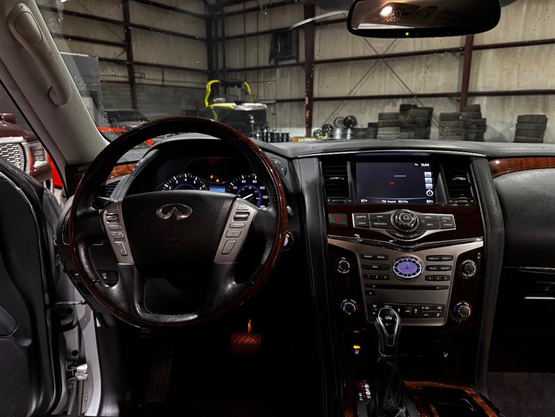 Infiniti QX80 LUXE 2019