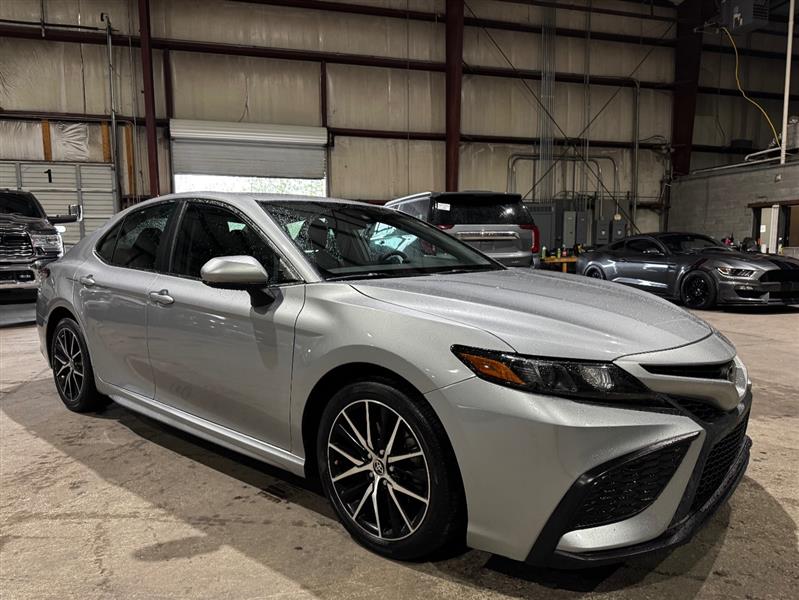 Toyota Camry SE 2021